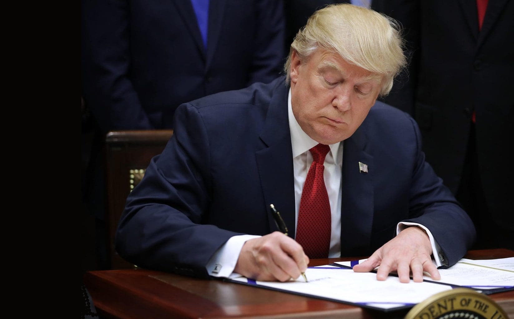 President Signs President Signs Bill That Will Regulate Seat Sizes | Teplis Travel